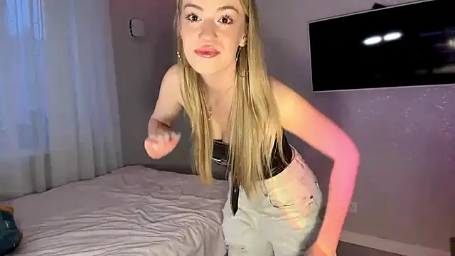 Snapshot of Between_Eeys chatting on 4, 2, 2026 Between Eeys online show from 4, 2, 2026