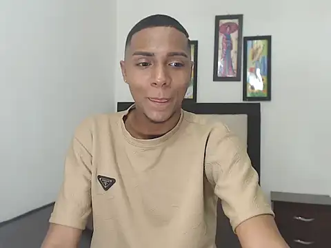 Snapshot of hotboyluxe chatting on 14, 2, 2026 hotboyluxe online show from 14, 2, 2026