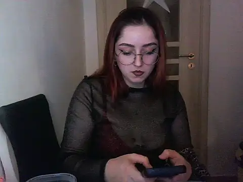 Snapshot of Scarlett-Quinn- chatting on 6, 2, 2026 Scarlett-Quinn- online show from 6, 2, 2026