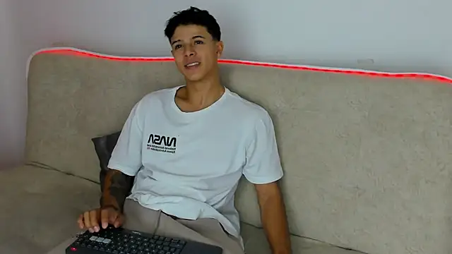 Snapshot of _Alex_Colton chatting on 6, 7, 2026 Alex Colton online show from 6, 7, 2026