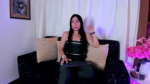 Snapshot of Mia_Davis__ chatting on 5, 3, 2026 Mia Davis online show from 5, 3, 2026