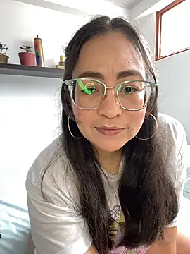 Snapshot of alisbloom chatting on 5, 2, 2026 alisbloom online show from 5, 2, 2026