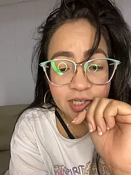 Snapshot of alisbloom chatting on 22, 2, 2026 alisbloom online show from 22, 2, 2026