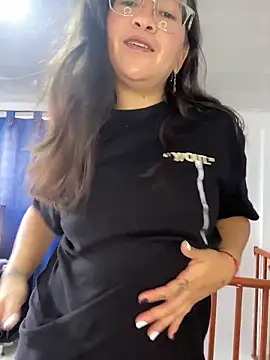 Snapshot of alisbloom chatting on 3, 2, 2026 alisbloom online show from 3, 2, 2026