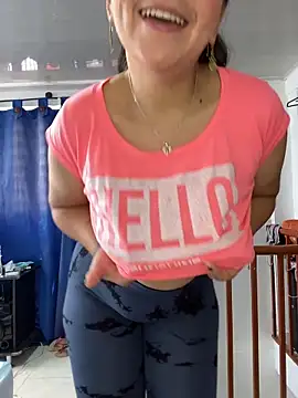 Snapshot of alisbloom chatting on 4, 2, 2026 alisbloom online show from 4, 2, 2026