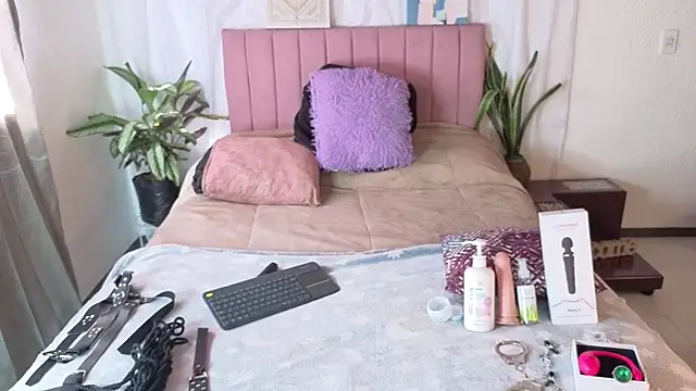 Petite pepper online show from 12, 6, 2026