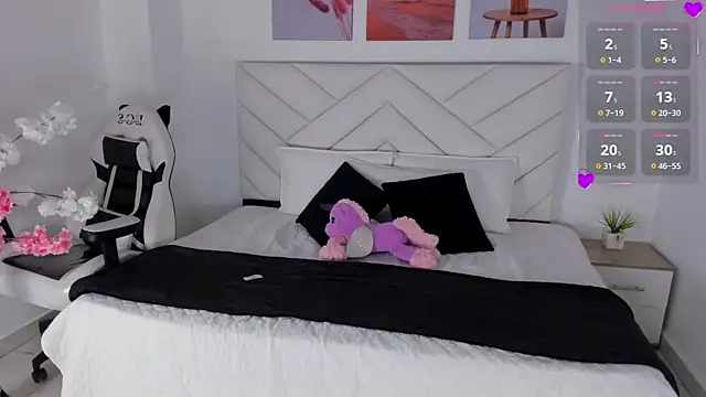 Naty Rose23 online show from 13, 4, 2026