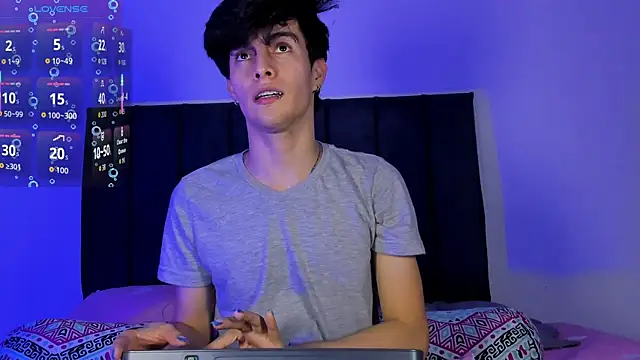 axxxel twink online show from 28, 4, 2026
