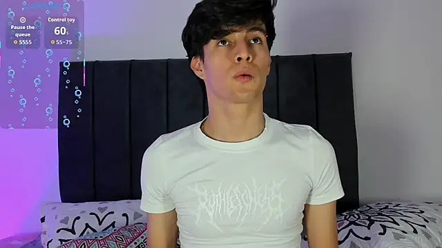 axxxel twink online show from 24, 4, 2026