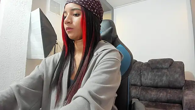 Emily bruss online show from 4, 6, 2026