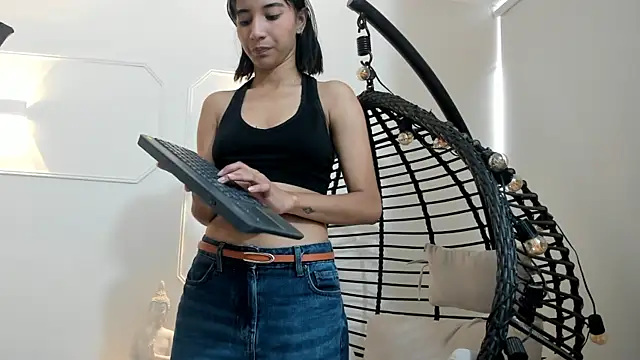Snapshot of Emily_bruss chatting on 18, 6, 2026 Emily bruss online show from 18, 6, 2026