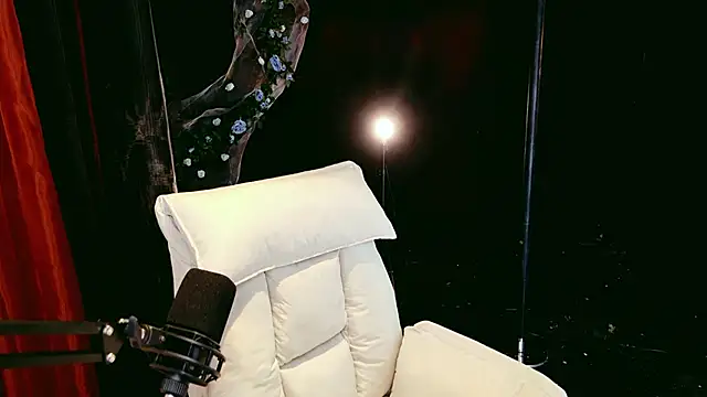 Lady-Mia777 online show from 9, 2, 2026