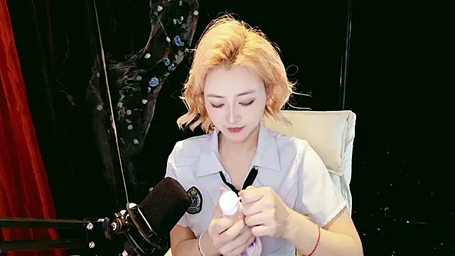 Lady-Mia777 online show from 11, 2, 2026