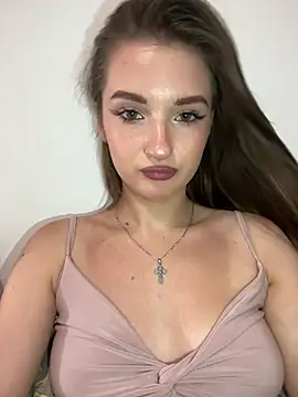 Green eyes lady online show from 5, 7, 2026