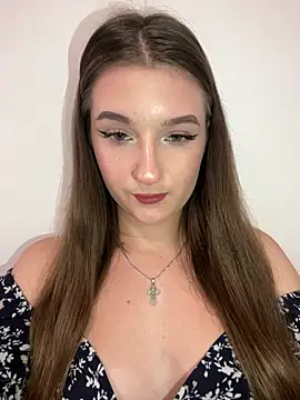 Green eyes lady online show from 19, 7, 2026