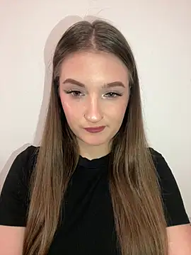 Green eyes lady online show from 10, 7, 2026