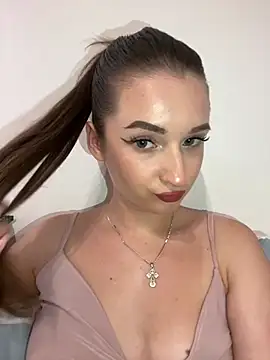 Green eyes lady online show from 17, 7, 2026