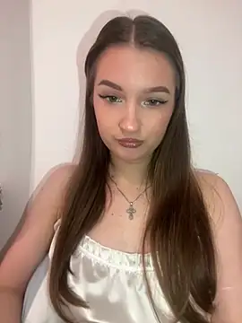 Green eyes lady online show from 20, 4, 2026