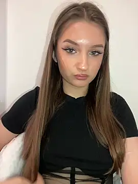 Green eyes lady online show from 16, 3, 2026