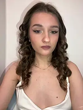 Green eyes lady online show from 7, 2, 2026