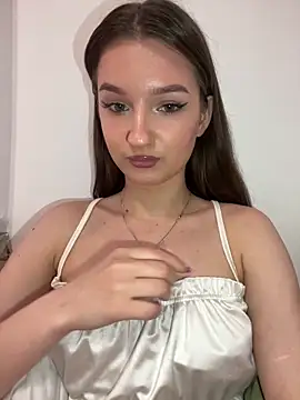 Green eyes lady online show from 24, 2, 2026