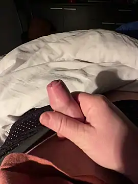 Snapshot of petitsexe52 chatting on 1, 3, 2026 petitsexe52 online show from 1, 3, 2026