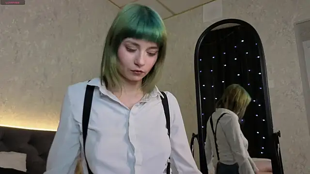 Scarle Whisper online show from 21, 3, 2026