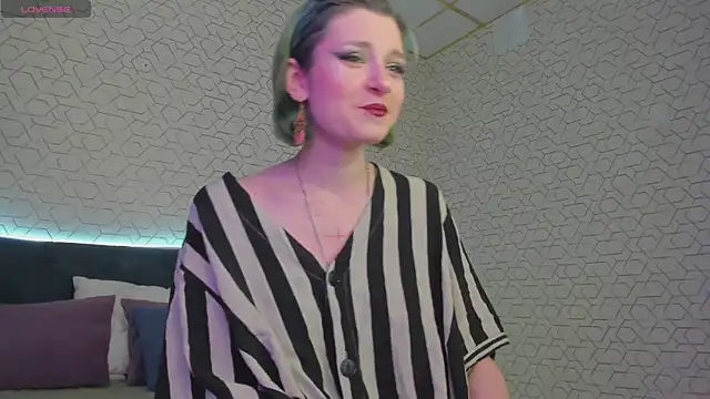 Scarle Whisper online show from 13, 5, 2026