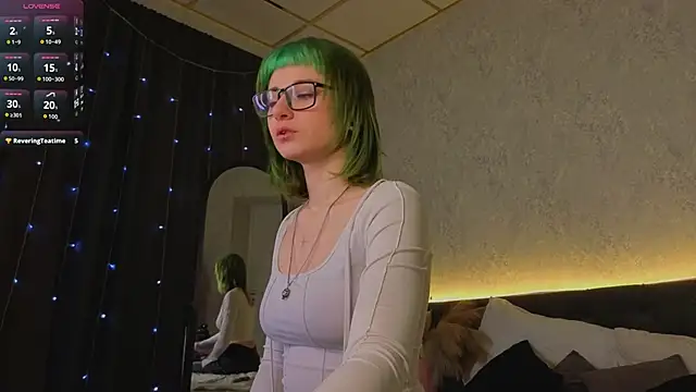 Scarle Whisper online show from 8, 4, 2026