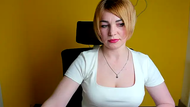 CuttieEmma online show from 28, 4, 2026