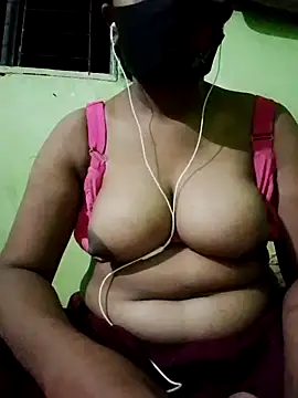 Snapshot of Romantic-Couple999 chatting on 9, 5, 2026 Romantic-Couple999 online show from 9, 5, 2026