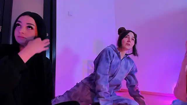 Peanaughty online show from 10, 2, 2026