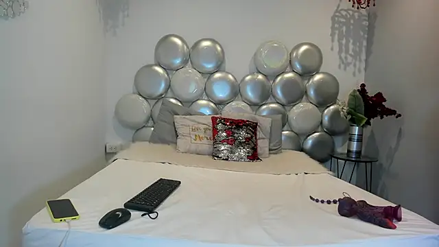 Lara pons online show from 4, 3, 2026