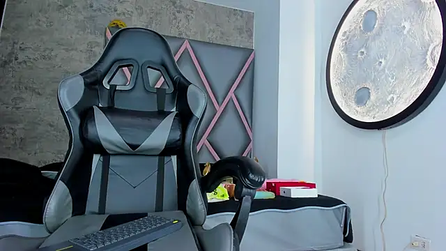 Snapshot of Emily-Queen03 chatting on 19, 2, 2026 Emily-Queen03 online show from 19, 2, 2026