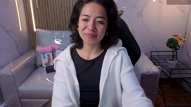 Snapshot of Lynn_turner chatting on 13, 2, 2026 Lynn turner online show from 13, 2, 2026