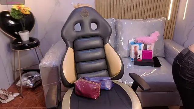 Snapshot of Lynn_turner chatting on 28, 2, 2026 Lynn turner online show from 28, 2, 2026