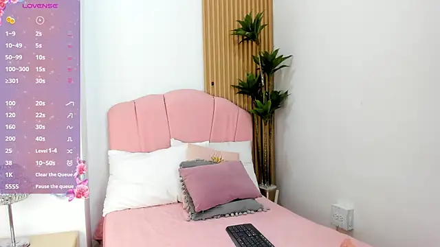 Snapshot of lara_spaark chatting on 1, 3, 2026 lara spaark online show from 1, 3, 2026