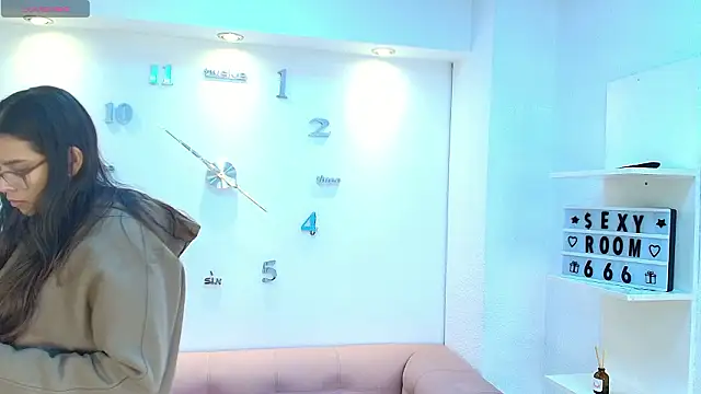 Luna Millers online show from 12, 2, 2026