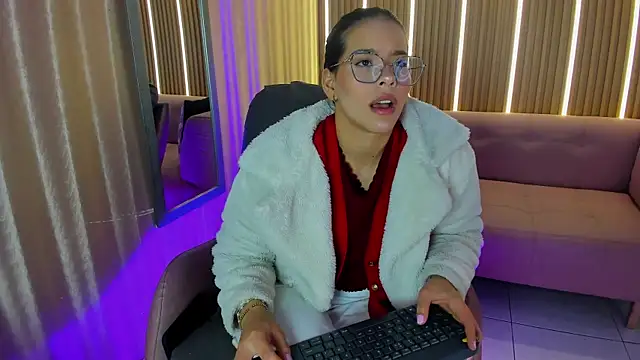 Luna Millers online show from 9, 5, 2026
