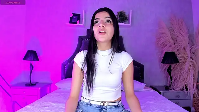 KarelyMitchel online show from 9, 3, 2026