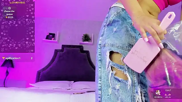 KarelyMitchel online show from 4, 3, 2026