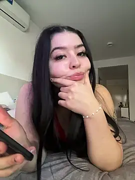 lolaaculaa online show from 15, 6, 2026
