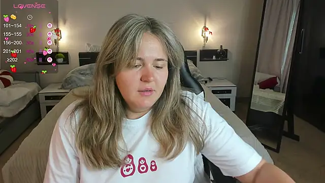 Snapshot of LilyBel chatting on 16, 7, 2026 LilyBel online show from 16, 7, 2026