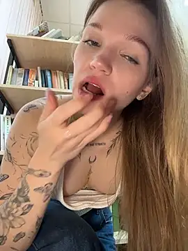 Snapshot of StreetSquirt chatting on 4, 7, 2026 StreetSquirt online show from 4, 7, 2026
