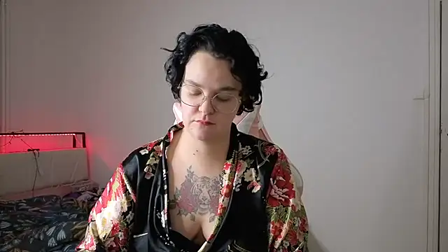 Snapshot of lunatigre4 chatting on 4, 2, 2026 lunatigre4 online show from 4, 2, 2026