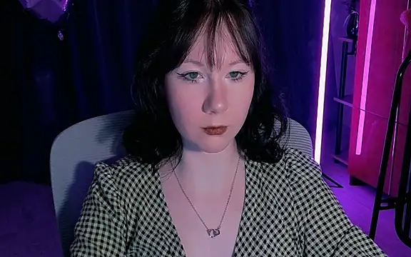 Snapshot of marty_bree chatting on 6, 5, 2026 marty bree online show from 6, 5, 2026