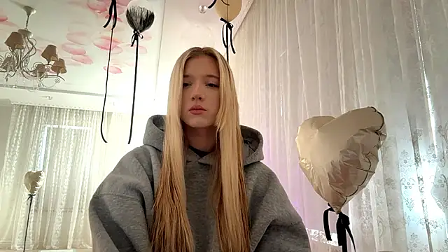 Snapshot of IvyArmbrister chatting on 4, 3, 2026 IvyArmbrister online show from 4, 3, 2026