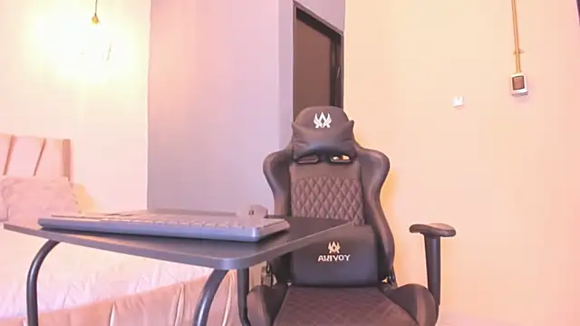 Becca hill  online show from 14, 2, 2026