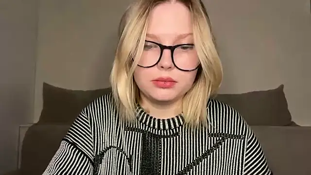 Ophelia Ritz online show from 25, 3, 2026