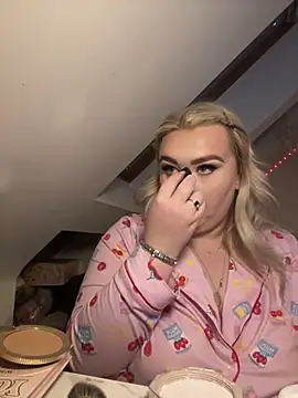 Snapshot of TwoWayT_xx chatting on 1, 3, 2026 TwoWayT xx online show from 1, 3, 2026